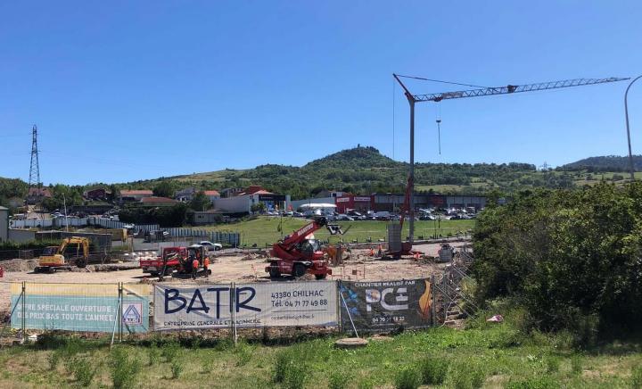 BATIR se consacre à Ia réalisation de projets de construction en tant qu'entreprise générale, Avec une attention particulière aux besoins des clients et une solide expertise technique, l'entreprise garantit la réussite de chaque projet.